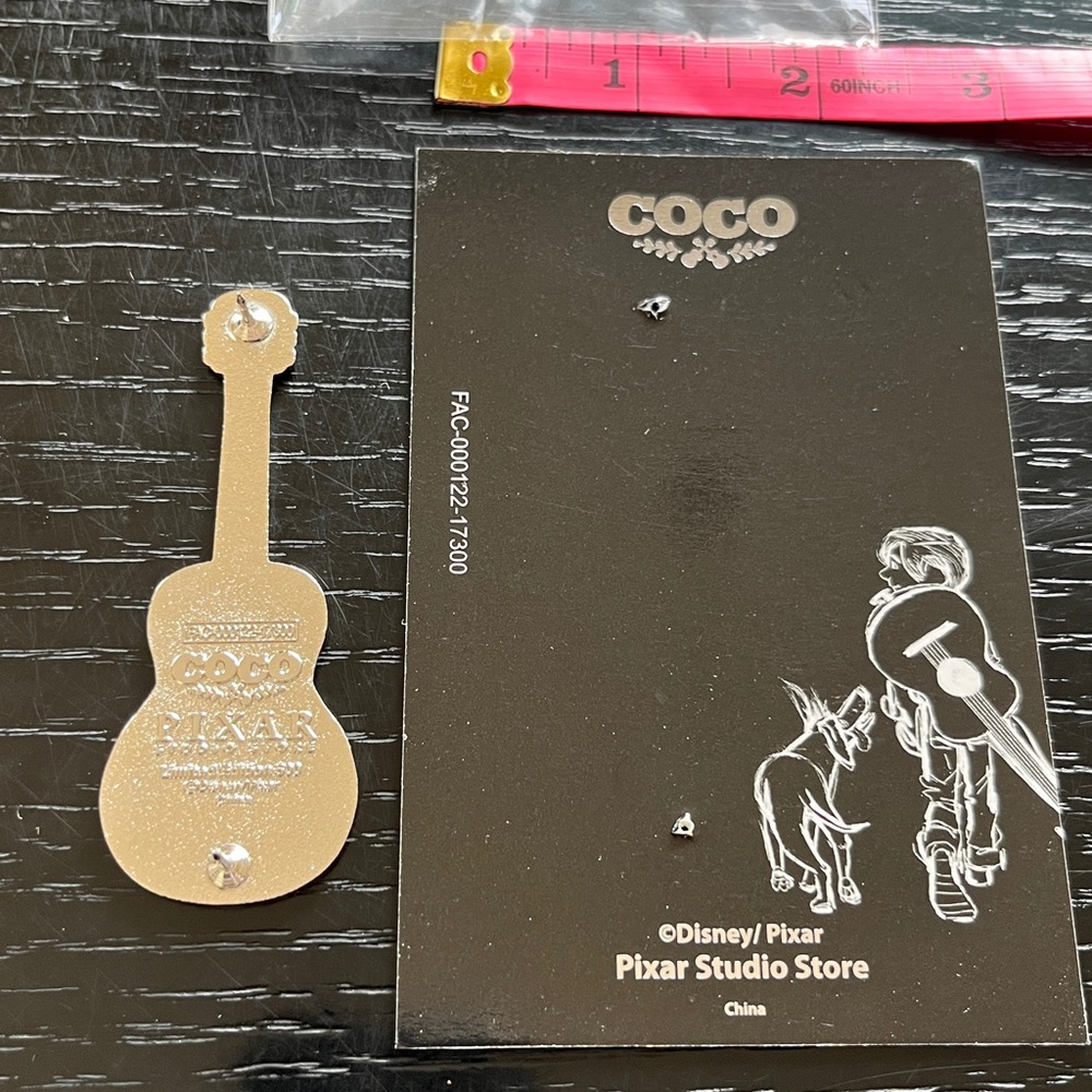 Disney Pixar Studio Store Coco Pin-Ernesto De La Cruz Pearl Guitar LE( MSC-75.2) - Picture 8 of 12